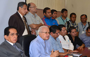 Carlos Cedeño y directivos de la Universidad de Guayaquil