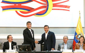 Ecuador firma acuerdo con Perú