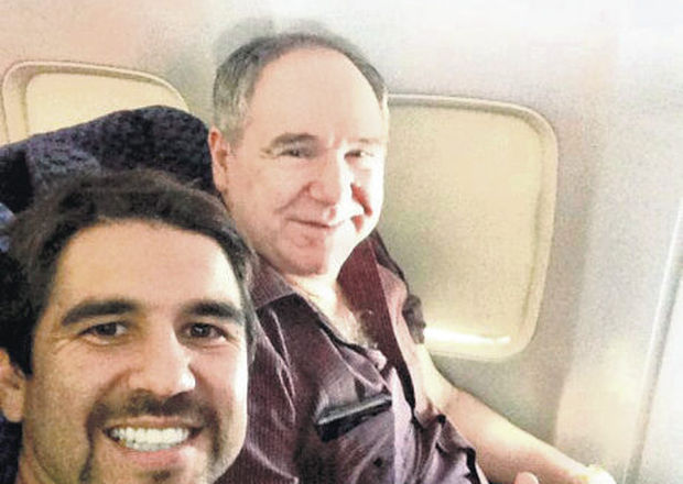 Abdalá Bucaram hijo, junto a su padre.