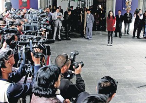 Correa se reúne con los vencedores de los comicios