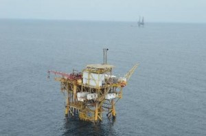 Plataformas para la explotación de gas natural se instalan mar adentro