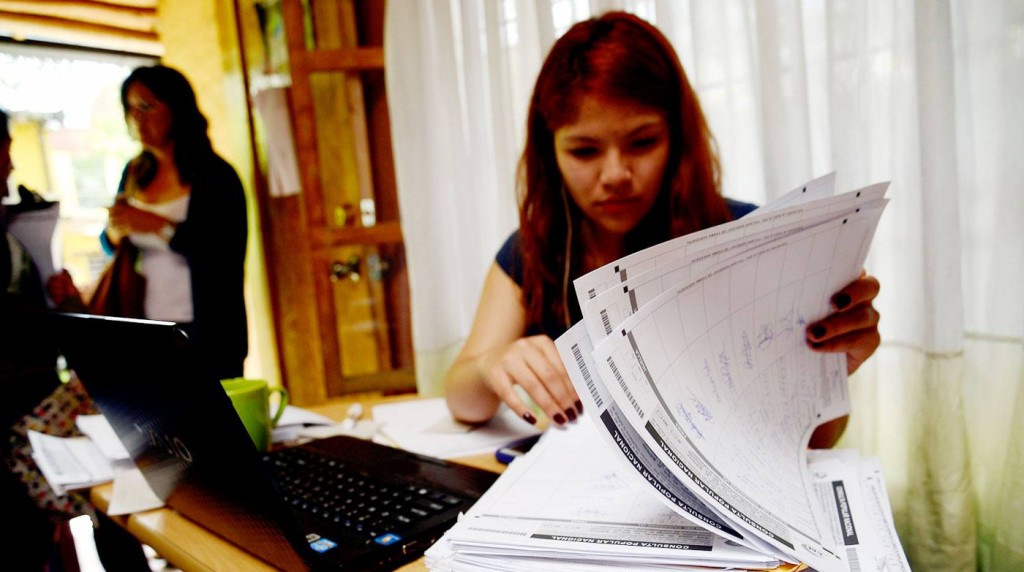 Yasunidos recolecta y agrupa firmas para entregar al CNE.