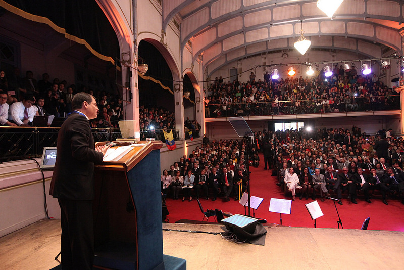 El mandatario ecuatoriano, Rafael Correa, durante un discurso en la Universidad de Santiago de Chile (USACH).