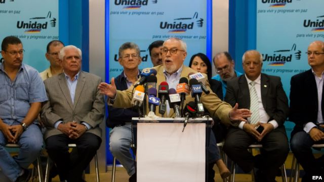 Ramón Guillermo Aveledo durante la Rueda de Prensa.