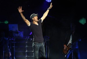 3208c_EnriqueIglesias