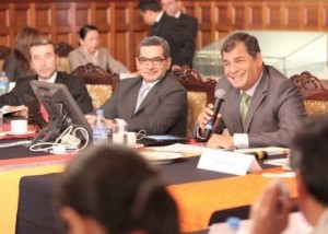 Vinicio Alvarado, Fernando Alvarado y el presidente Rafael Correa. Foto: Agencia Andes