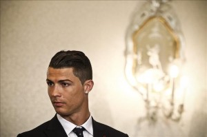 cristiano-ronaldo-t-shirts-collection-linea-de-camisetas