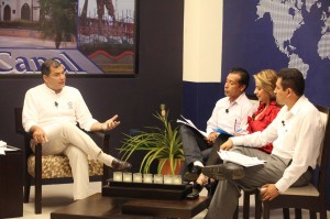 correa-defiende-cadenas-secom