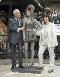 amy-winehouse-estatua-monument