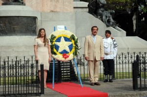 Nebot ofrenda floral 9 de octubre www.ecuadoracolores.com nac01_img02