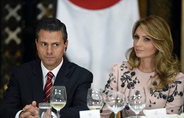 El presidente de México, Enrique Peña Nieto junto a la primera dama, Angélica Rivera. AFP
