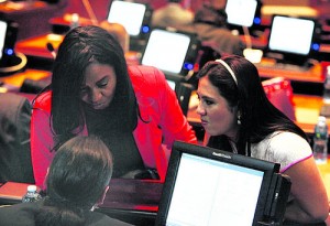 asambleista-alexandra-ocles