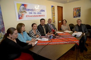 Pamela Troya, Monica Cevallos, Isabel Proaño, Fausto Camacho, Jorge Acosta Miriam Ernst y Germán Rodas, parte del Observatorio Ciudadano. (Fuente: El Universo).
