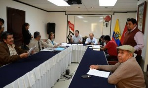 Dirigentes gremiales analizan el acuerdo ministerial que impone un nuevo techo sobre las jubilaciones patronales.