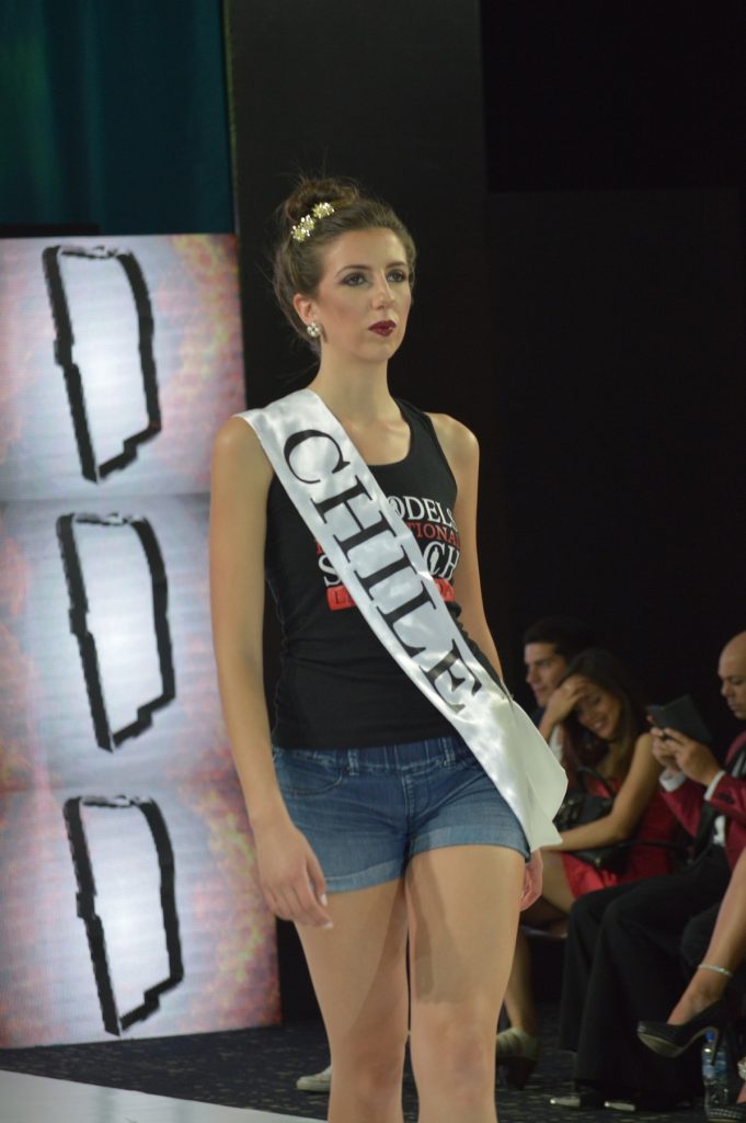 Dafne Schneider, Mejor Pasarela