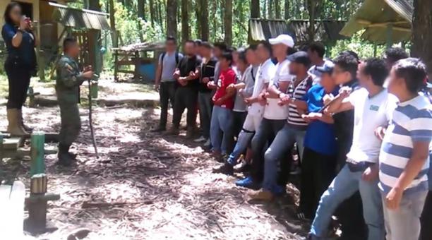 militares entreando civieles-ecuadortimes