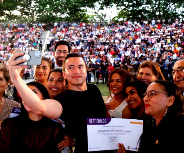 ecuador-times-ecuador-news-president-daniel-noboa-challenges-the-popularity-of-rafael-correa