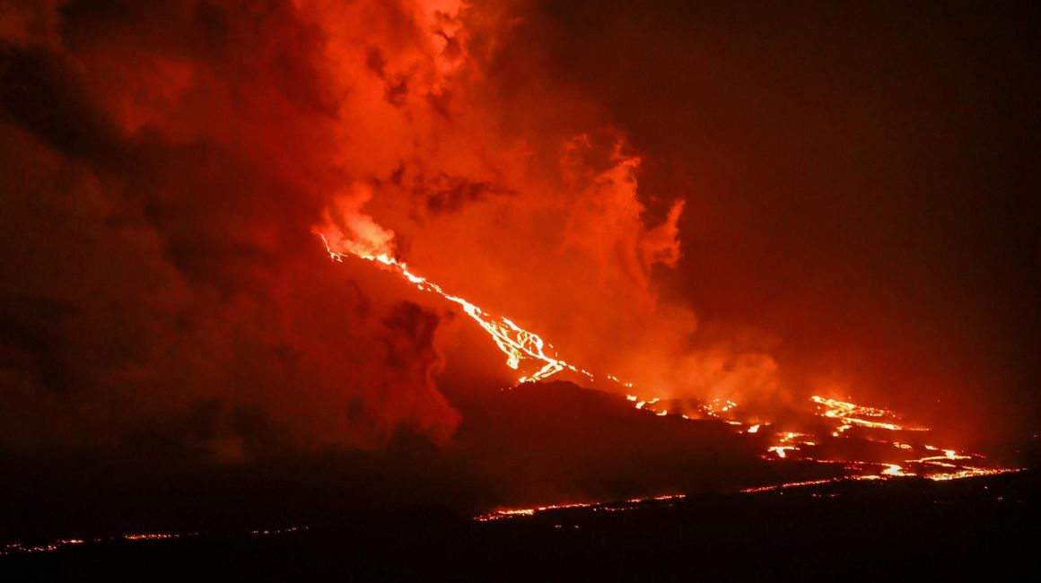ecuador-times-ecuador-news-a-long-path-of-lava-this-is-what-the-eruption-of-the-la-cumbre-volcano-in-the-galapagos-looks-like-up-close