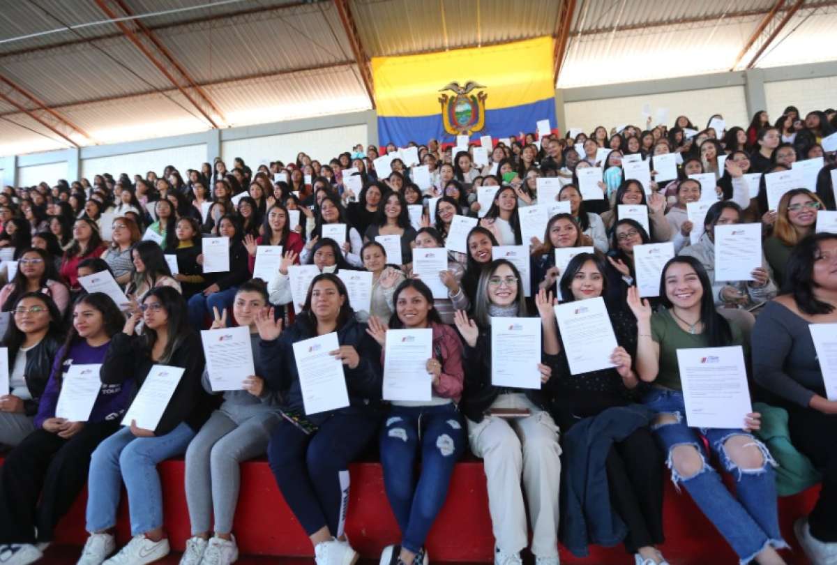 ecuadortimes-40000-women-will-receive-scholarships-in-higher-education_40-000-mujeres-recibiran-becas-en-educacion-superior