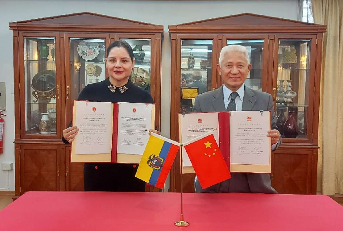 ecuadortimes-chinese-embassy-donates-equipment-to-public-communication-company-of-ecuador-ep_embajada-de-china-realiza-donacion-de-equipos-a-empresa-publica-de-comunicacion-ep