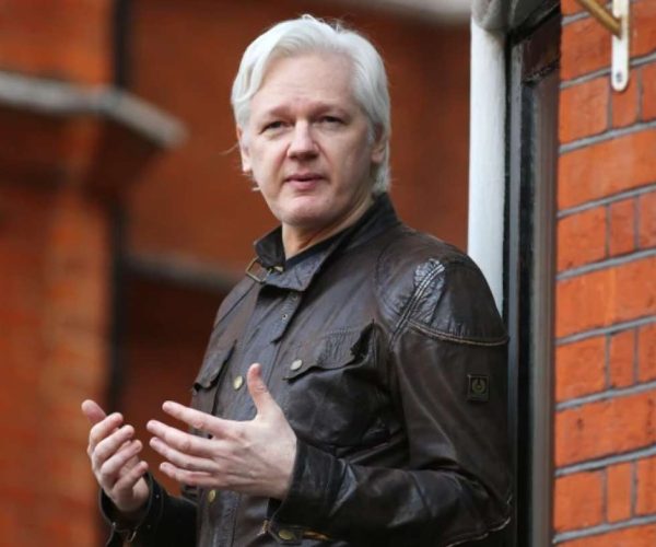 ecuadortimes-julian-assange-released-from-prison-after-agreement-with-the-united-states_julian-assange-salio-de-prision-tras-acuerdo-con-estados-unidos