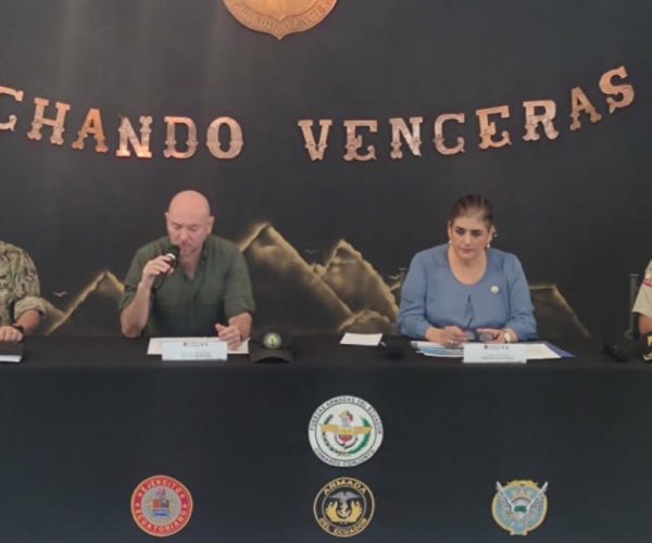 ecuadortimes-minister-of-defense-not-fair-some-risk-their-lives-while-others-play-with-justice_ministro-de-defensa-no-es-justo-que-unos-se-jueguen-la-vida-mientras-otros-juegan-con-la-justicia