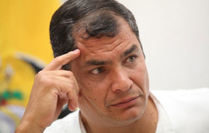 Rafael Correa would reduce the Armed Forces