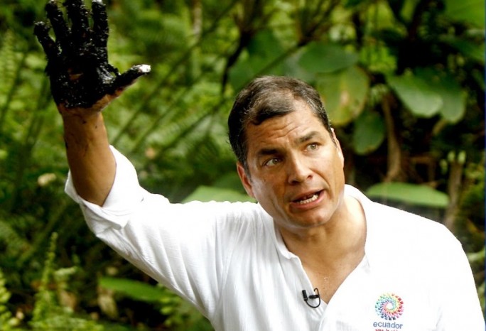 Correa showing the contamination produced by the irresponsible work of Chevron in the Ecuadorian Amazon.