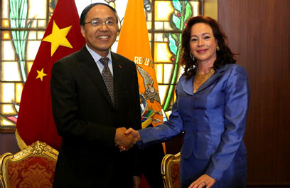 Ecuador-firma-acuerdo-sobre-asistencia-militar-con-China-2-ECUADORETIMES