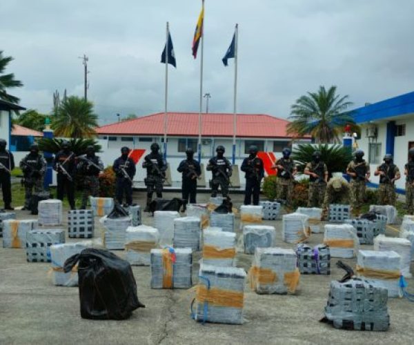 ecuador-times-ecuador-news-armed-forces-seize-1-7-tons-of-cocaine-in-joint-operation-with-the-us-navy