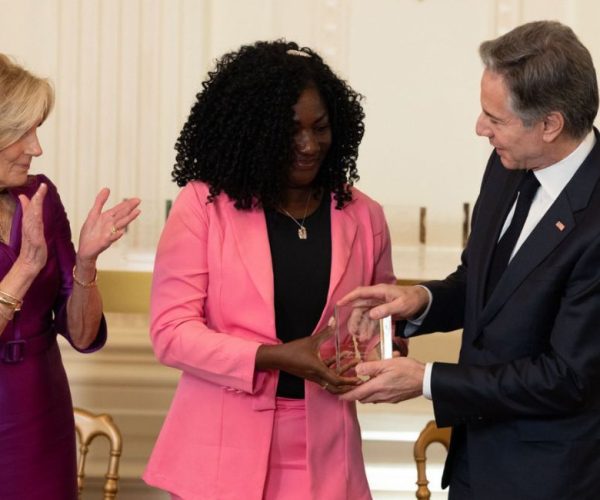 ecuador-times-ecuador-news-esmeralda-professor-fatima-corozo-received-the-us-women-of-courage-award