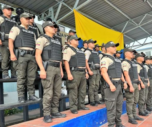 ecuador-times-ecuador-news-the-government-delivered-10500-protective-vests-to-the-national-police